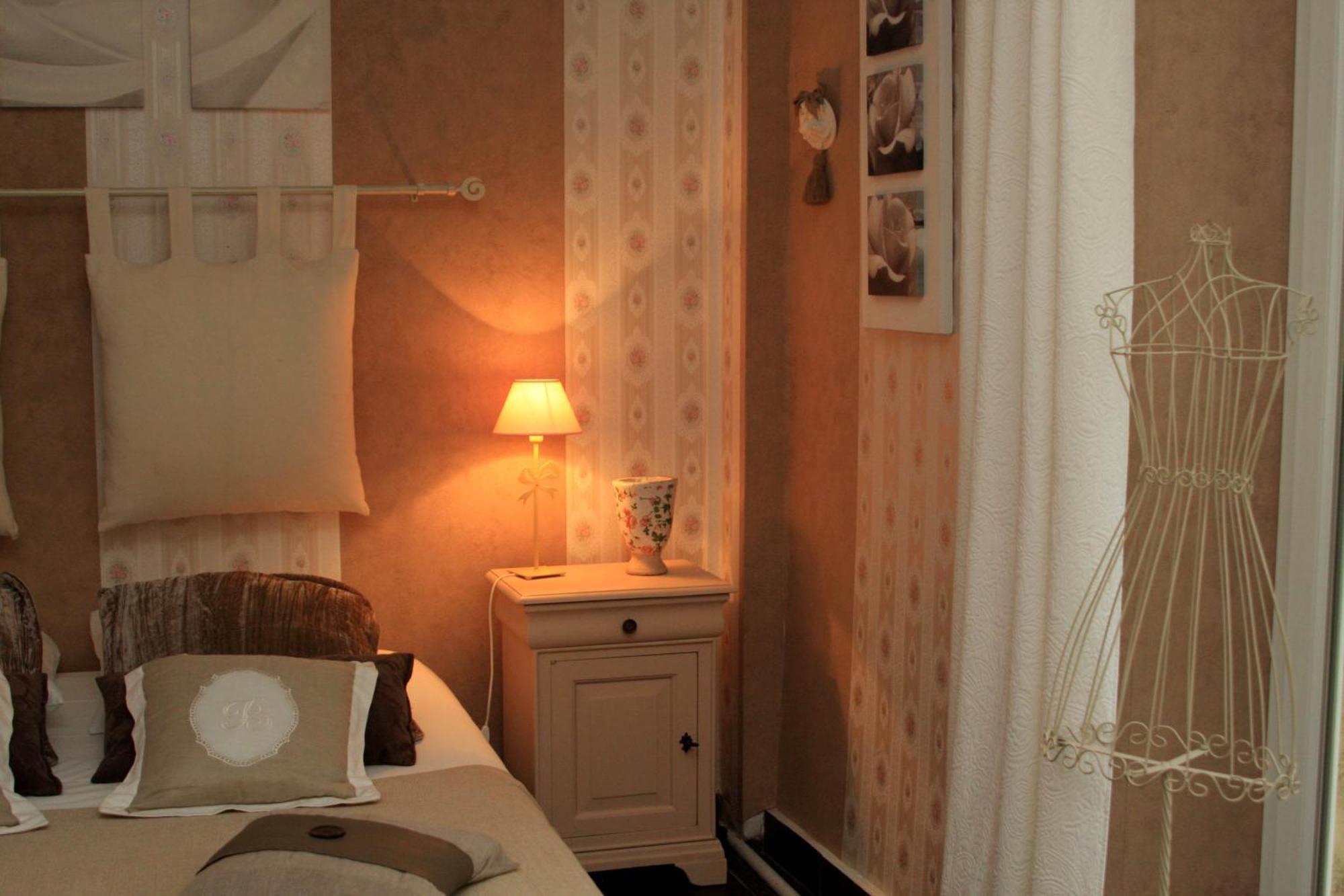モントゥッサン シャトー ラ モーヌ Bed & Breakfast エクステリア 写真
