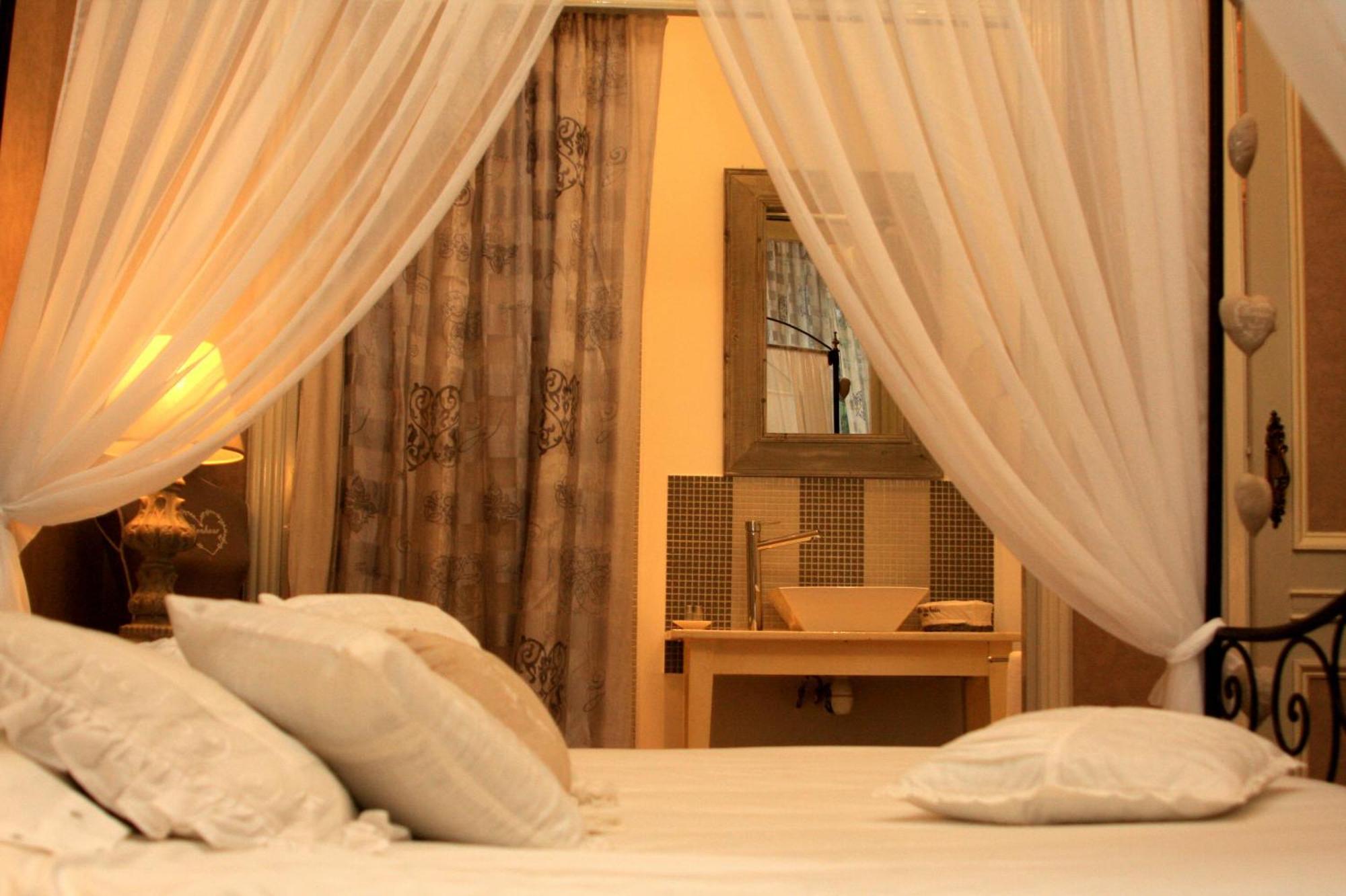 モントゥッサン シャトー ラ モーヌ Bed & Breakfast エクステリア 写真