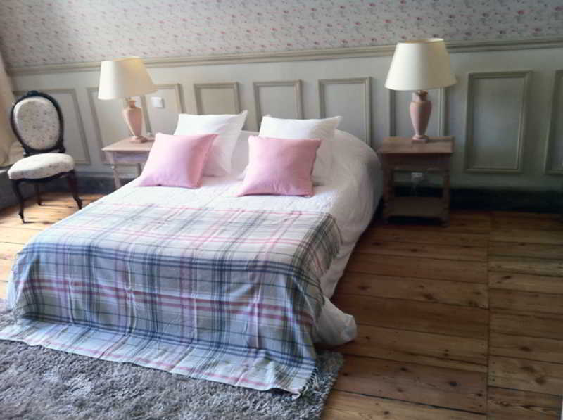 モントゥッサン シャトー ラ モーヌ Bed & Breakfast エクステリア 写真