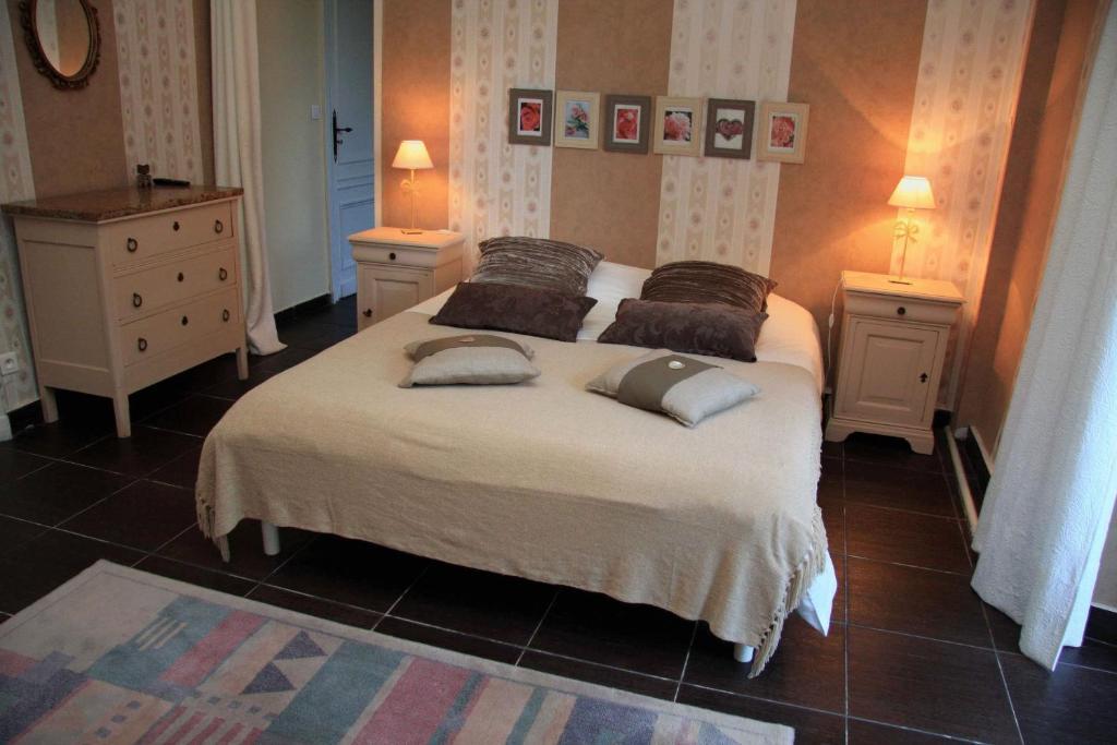 モントゥッサン シャトー ラ モーヌ Bed & Breakfast 部屋 写真