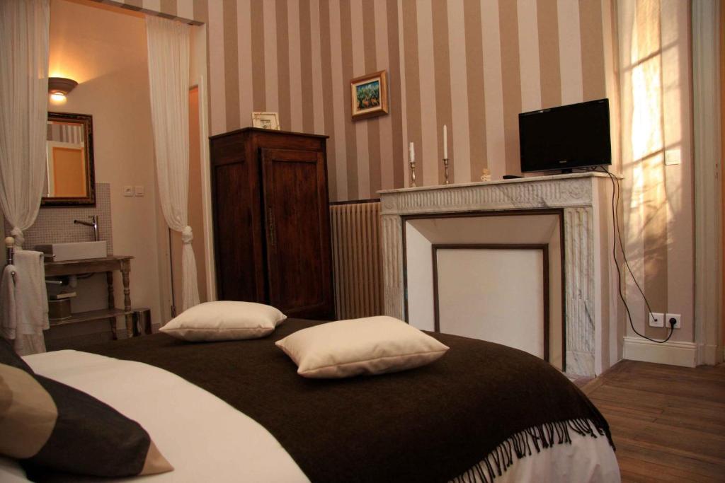 モントゥッサン シャトー ラ モーヌ Bed & Breakfast 部屋 写真